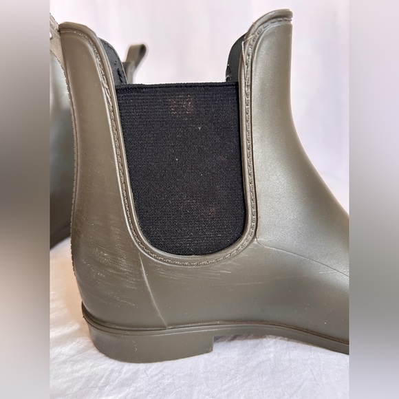 Target - Olive Green Chelsea Rainboot - Picture 6 of 7